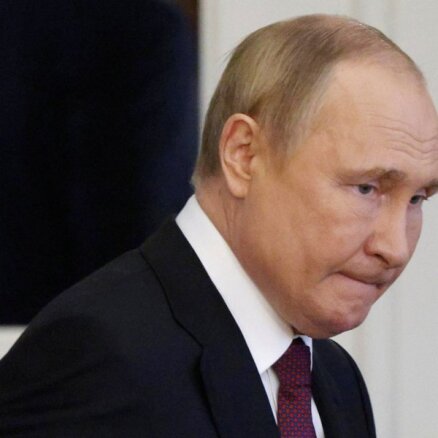 Путин подписал больше 100 законов. О спецмерах в экономике, "иноагентах" и госизмене&nbsp;— о чем еще?