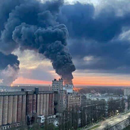 Пожар на нефтебазе в Брянске и эвакуация чиновников. Что известно