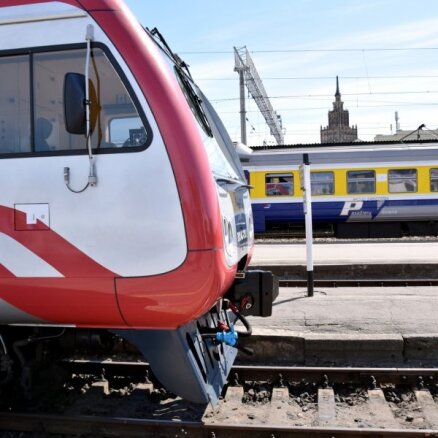 Латвийцам еще много лет придется ездить на советских дизельных поездах Pasažieru vilciens