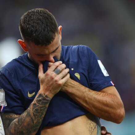 Francijas futbolists Lukass Ernandess guvis krustenisko saišu traumu