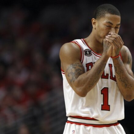 Čikāgas 'Bulls' basketbolists Rouzs pēc kārtējās operācijas nevarēs spēlēt pusotru mēnesi