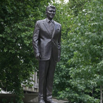 В Грузии к 20-летию распада СССР  установлен памятник Рейгану