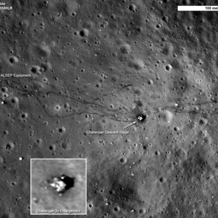 NASA сфотографировала следы человека на Луне