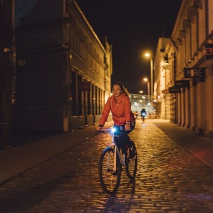 Foto: 'Nakts Velobums' noslēdz aktīvās riteņbraukšanas sezonu