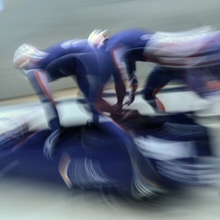 Vadošais britu bobslejists Džonsons izlaidīs sezonas sākumu