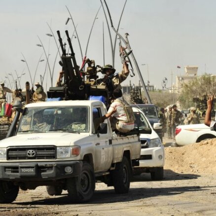 Lībijas pagaidu padomes premjers: Kadafi  nogalināts krustugunīs starp viņa piekritējiem un nemierniekiem