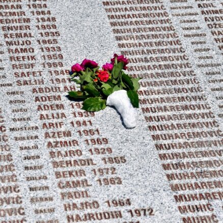 Melnkalnē par Srebrenicas genocīda apšaubīšanu nomet tieslietu ministru