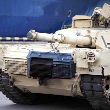 Латвия начала переговоры с США о размещении тяжелой военной техники
