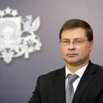 Zolitūdes traģēdijā cietusī: izrādot cieņu, Dombrovskim būtu no politikas jāaiziet pavisam