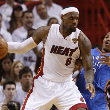 'Heat' nokļūst uzvaras attālumā no triumfa NBA finālsērijā