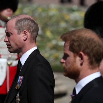 Принц Гарри с отцом и братом провели частную беседу после похорон герцога Эдинбургского
