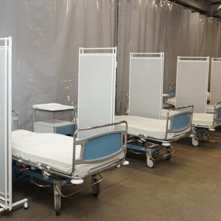 Foto: RAKUS garāžā ierīko papildu gultasvietas Covid-19 pacientiem
