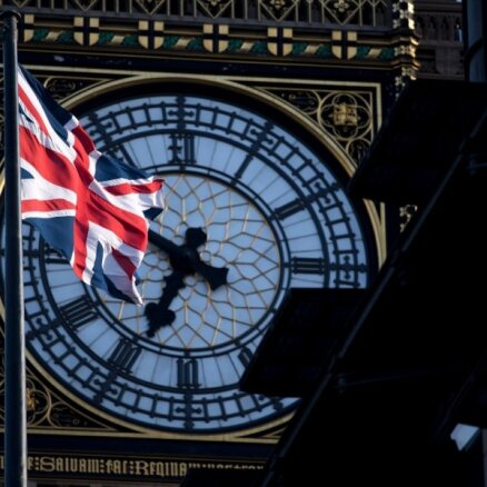 Britu ministri cenšas atspēkot kritiku par 'Brexit' stratēģijas trūkumu