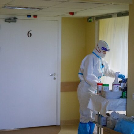 Stacionāros esošo Covid-19 pacientu kopskaits sarucis līdz 615