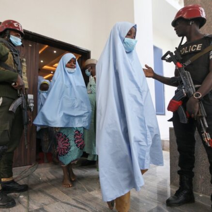 Nigērijā atbrīvotas 300 nolaupītas skolnieces