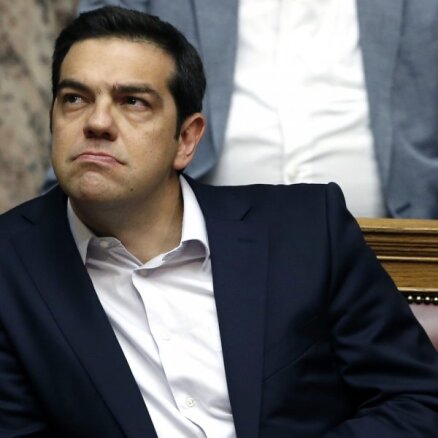 Medijs: Grieķija kļūs par pirmo industriāli attīstīto valsti, kas nespēj savlaicīgi dzēst SVF parādus