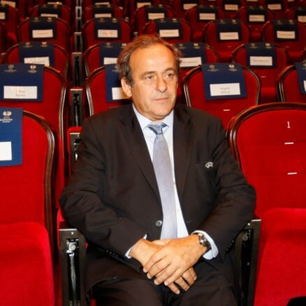 Arbitržas tiesa noraida UEFA prezidenta Platinī apelāciju; viņš atkāpjas no amata