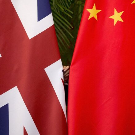 Lielbritānija izraidījusi Ķīnas spiegus, kuri uzdevās par žurnālistiem