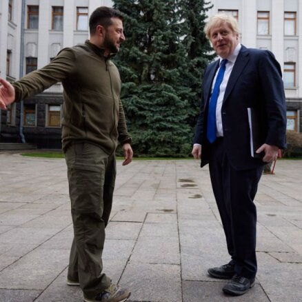 Lielbritānija piešķirs Ukrainai militāro palīdzību par vēl 300 miljoniem mārciņu