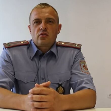 'Jūs kārs kokos ceļmalās': baltkrievu apakšpulkvedis par milicijas noskaņošanu pret protestiem