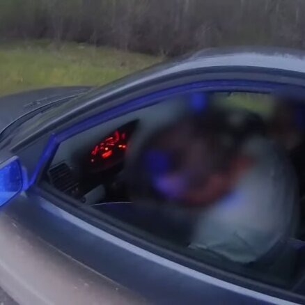 Video: BMW traucas ar 171 km/h – policija soda vadītāju un vēl 5 pārkāpējus