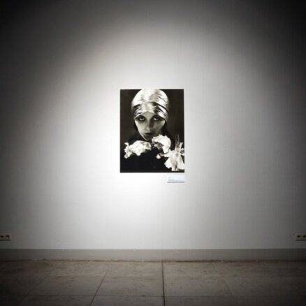 Foto: Ikoniski slavenību portreti izstādē 'Edvards Steihens. Fotogrāfija'