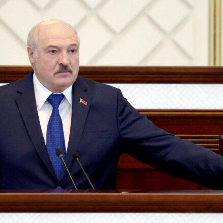 Lukašenko palīdz Putinam anektēt Baltkrieviju, norāda Landsberģis