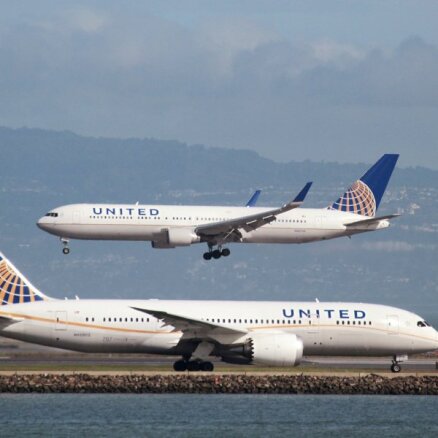'United Airlines' atlaidīs 593 pret Covid-19 nevakcinētos darbiniekus