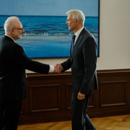 Коалиция распределила должности: в Латвии появится вице-министр при Министерстве обороны