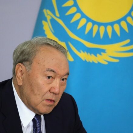 Nazarbajevs pametis Kazahstānu, vēsta medijs