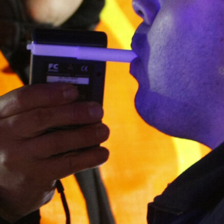 Par 1000 eiro kukuli policistiem dzērājšoferis tiek pie kriminālprocesa