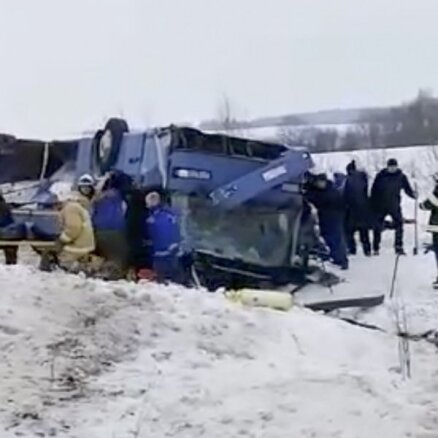 Krievijā avarējis pasažieru autobuss; gājuši bojā septiņi cilvēki