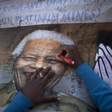 Zuma: Mandela reaģē uz ārstēšanu