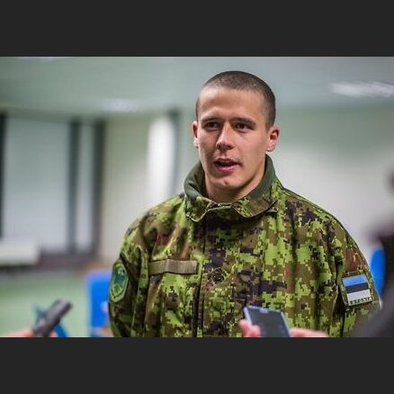 Эстонский футболист после матча с Англией отправился в армию