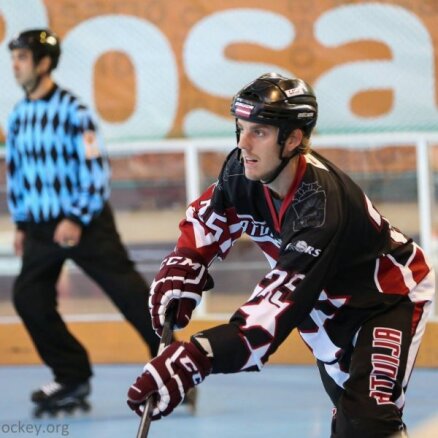 Latvijas vīriešu izlase hokejā uz skrituļslidām otrajā FIRS pasaules čempionāta mačā piekāpjas Čehijai