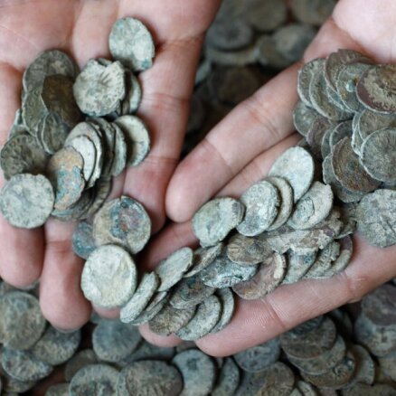 Džērsijas salā atrasts milzīgs romiešu monētu depozīts