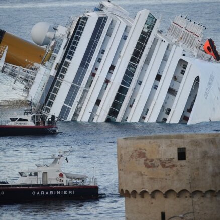 Pirmdien plānots izcelt pērn avarējušo 'Costa Concordia'