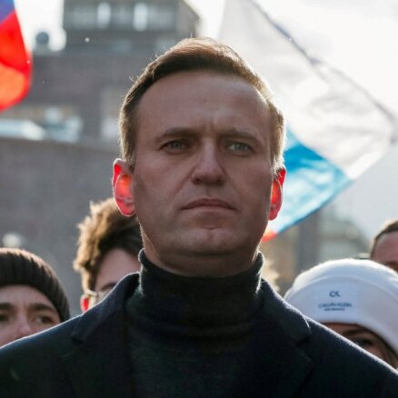 Navaļnija komanda aicina Krievijas iedzīvotājus protestos izmantot pat visradikālākās pretošanās formas