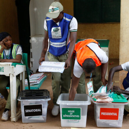 200 miljonu valstī Nigērijā vēlē prezidentu un parlamentu