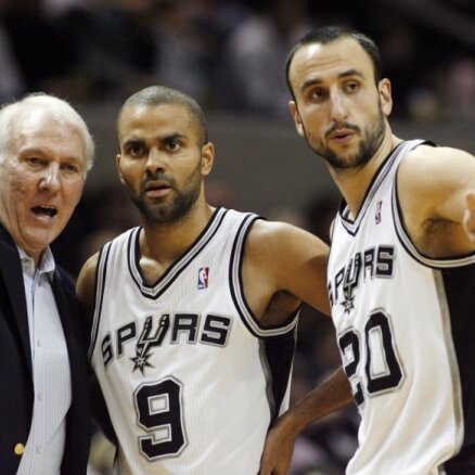 'Spurs' treneris sevi nosauc par kretīnu, jo neļauj saviem basketbolistiem gūt 30 punktus