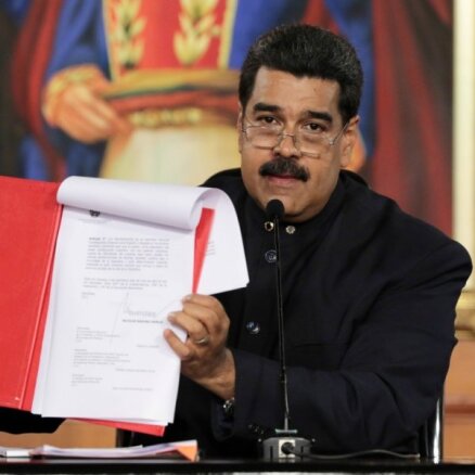 Maduro plāno rakstīt jaunu Venecuēlas konstitūciju