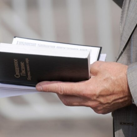 Prokuratūra pagaidām 'iepauzējusi' 'Jehovas liecinieku' pārbaudes lietā
