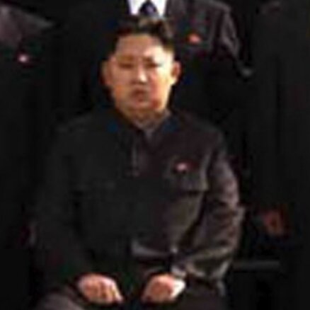 Ziemeļkorejiešu amatpersona apstiprina varas nodošanu Kima Čenira dēlam