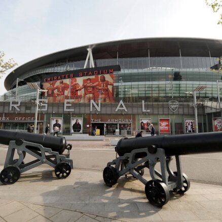 'Arsenal ' noslēdz līgumu ar 19 gadus vecu britu-somu aizsargu