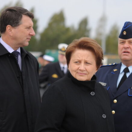 Возобновять обязательную военную службу в Латвии не планируют