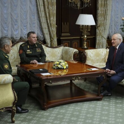 Лукашенко: белорусская армия будет действовать "как российская" в случае войны в Донбассе