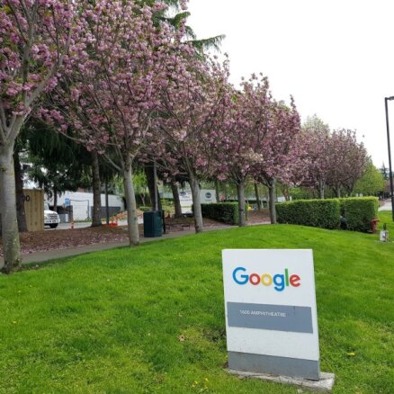 Silīcija ieleja 'paliek mājās': 'Google' un citu lieluzņēmumu stāvlaukumi neierasti tukši