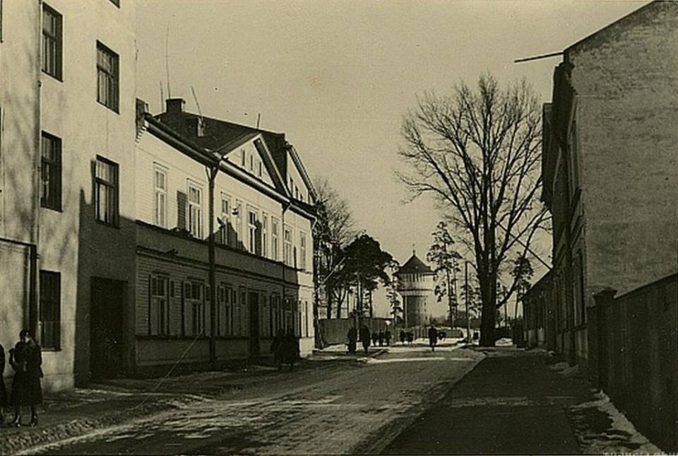 Люди направо, сосны налево. Как выглядел рижский район Агенскалнс в начале ХХ века