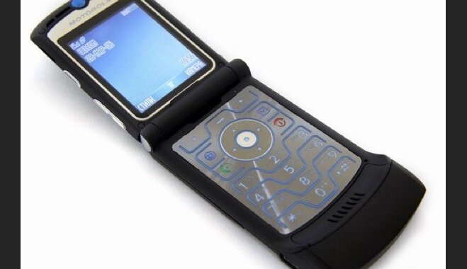 Motorola перевыпустит легендарную "раскладушку" RAZR V3 в виде смартфона за 1500 долларов