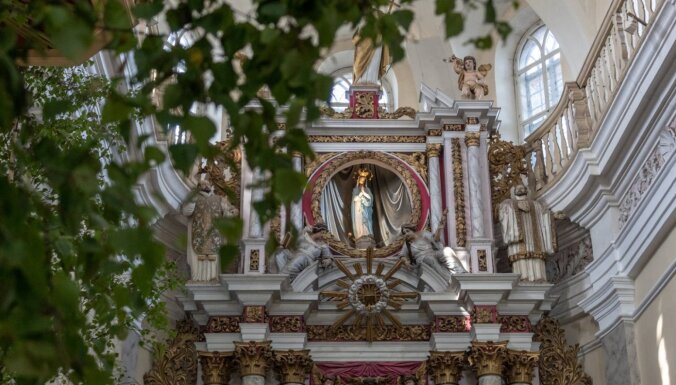 ФОТО. После Аглоны – сюда: Невероятно красивая римско-католическая церковь в Скайсткалне